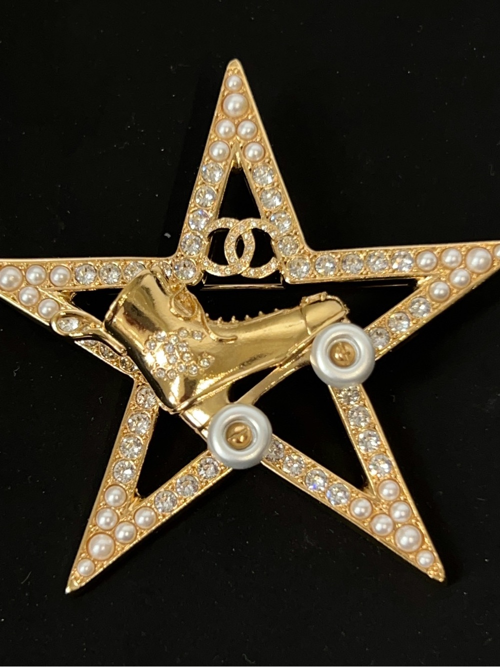 CGold Star Roller Skate Brooch with Pearls and Crystals - Chanel